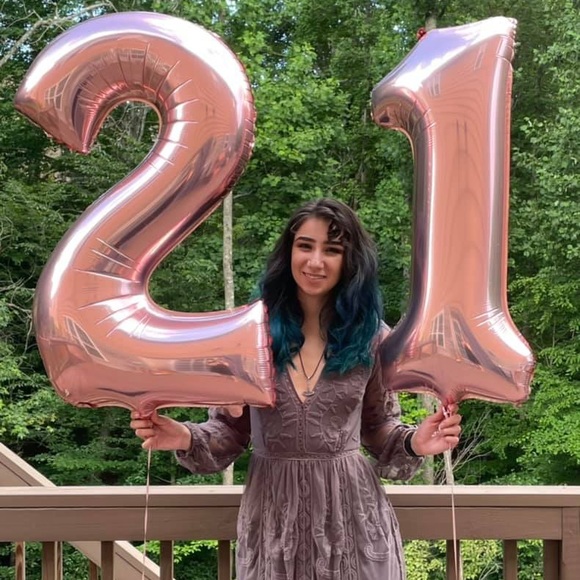 Hi! I’m Victoria ✨ - Picture 2 of 2